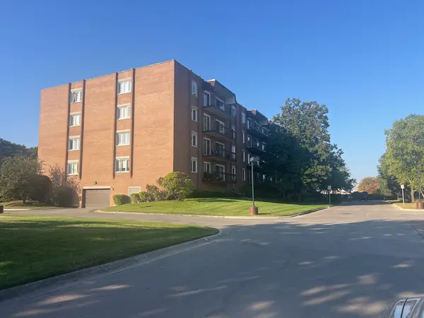 8101 W Courte DR #D203, Niles, IL 60714