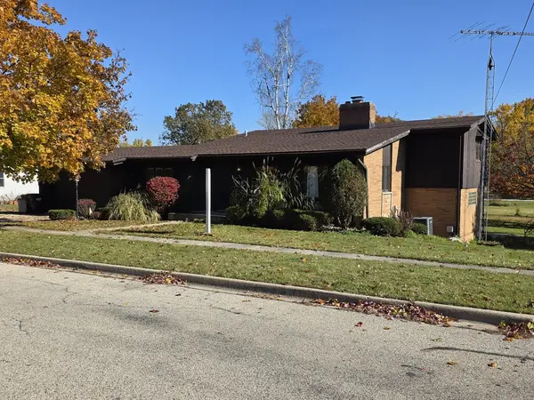 1546 Wheeler ST, Woodstock, IL 60098