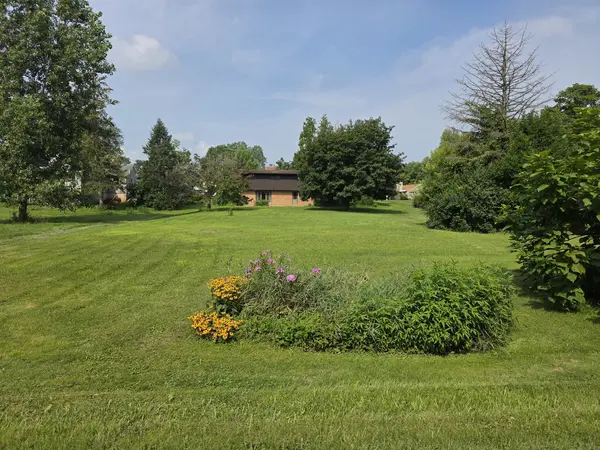 1546 Wheeler ST, Woodstock, IL 60098