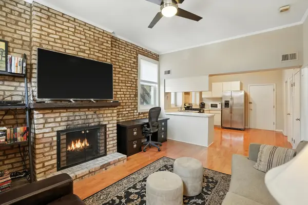 1431 W Cuyler AVE #1S, Chicago, IL 60613