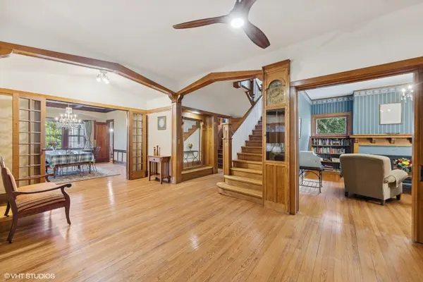 710 W Downer PL, Aurora, IL 60506