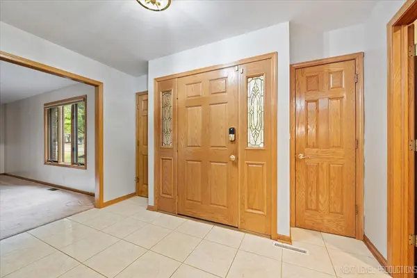 905 Merrill New RD, Sugar Grove, IL 60554
