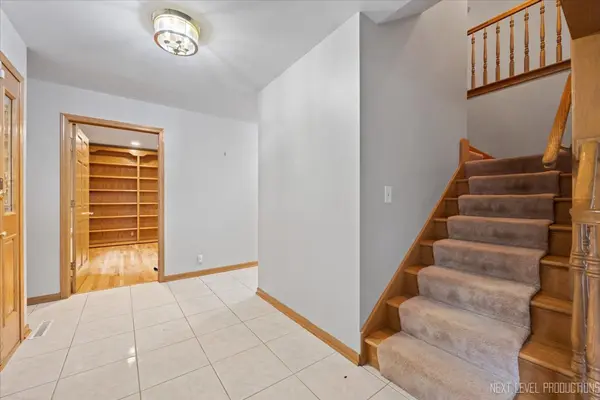 905 Merrill New RD, Sugar Grove, IL 60554