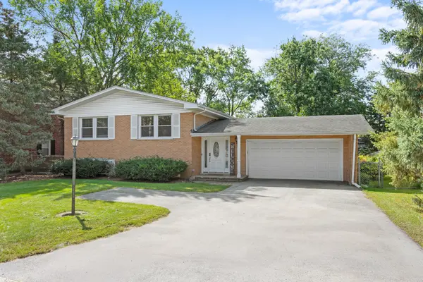 573 Maple AVE, Lisle, IL 60532