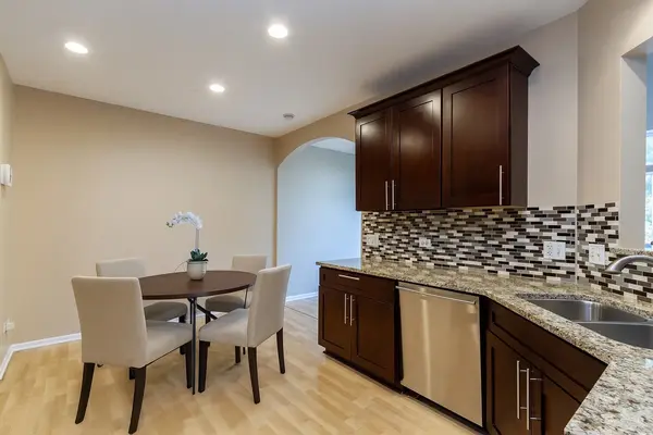 357 Lucille LN, Schaumburg, IL 60194