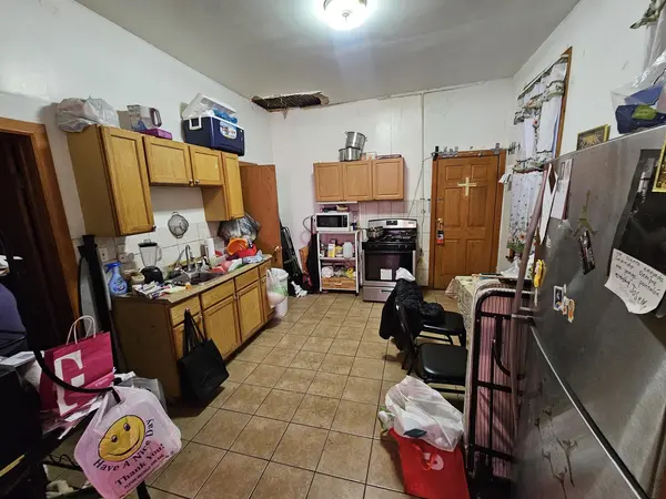 1002 N Wood ST, Chicago, IL 60622