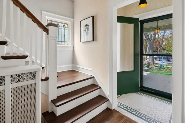 2019 W Greenleaf AVE, Chicago, IL 60645