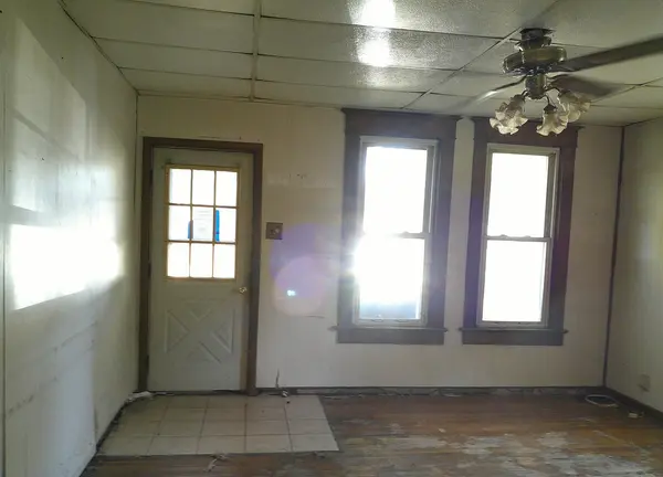 701 S Cain ST, Clinton, IL 61727