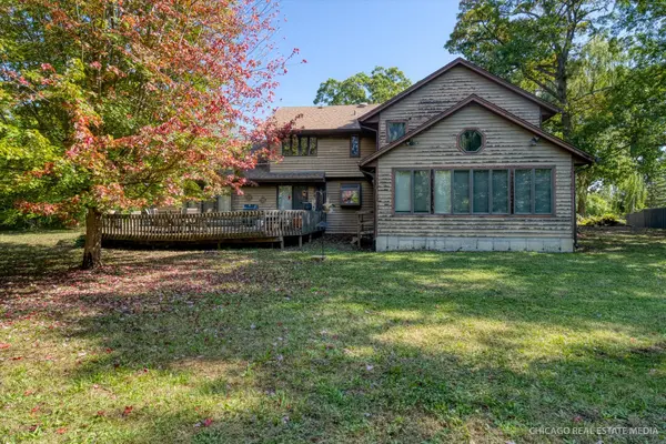 1102 S Oplaine RD, Gurnee, IL 60031