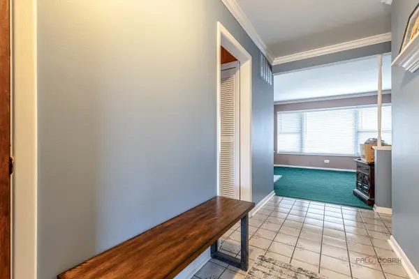 231 Fern DR, Elk Grove Village, IL 60007