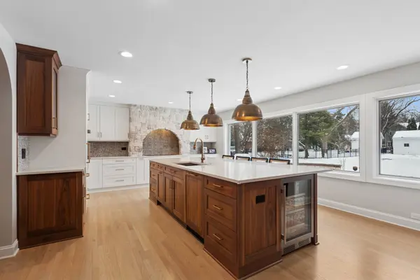 Address not disclosed, Glen Ellyn, IL 60137