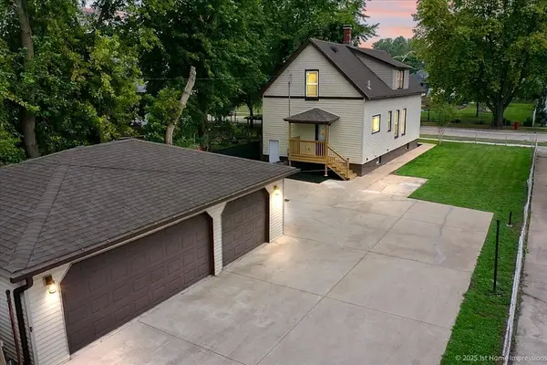 2745 Desplaines ST, Blue Island, IL 60406