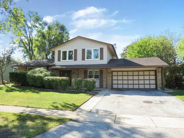 231 Charlotte LN, Bolingbrook, IL 60440