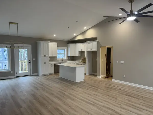 265 Creekside DR, Byron, IL 61010