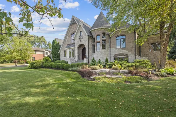 17W033 87th ST, Willowbrook, IL 60527