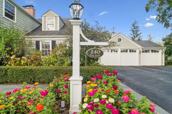 240 Elm RD, Barrington, IL 60010