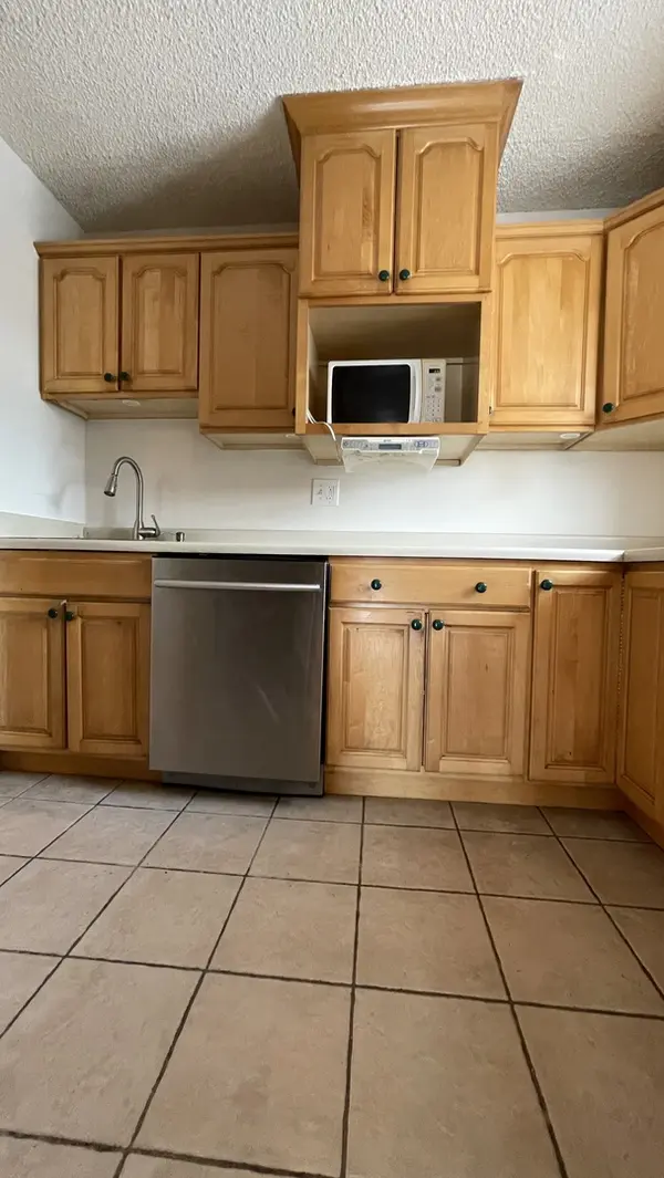 6221 N Niagara AVE #401, Chicago, IL 60631