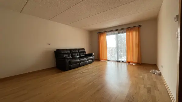 6221 N Niagara AVE #401, Chicago, IL 60631