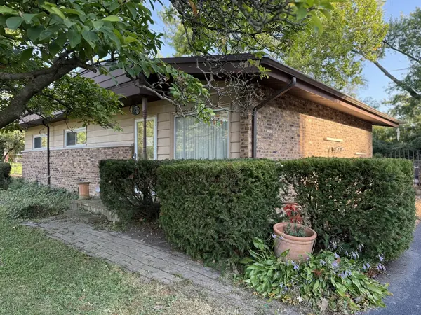 1901 W Plainfield RD, La Grange Highlands, IL 60525