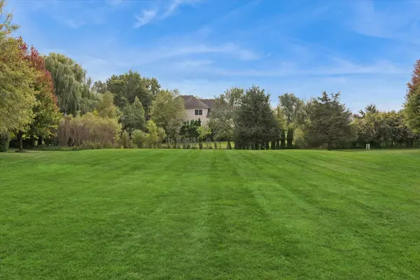 9060 Edinburgh CT, Lakewood, IL 60014