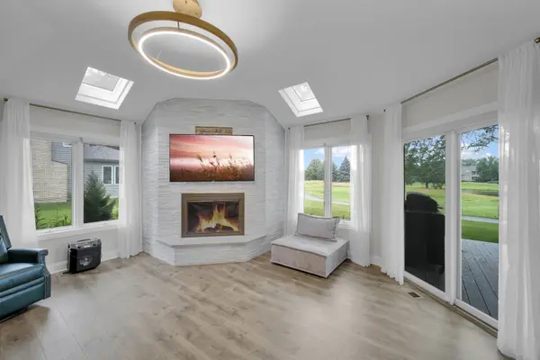 3901 White Eagle DR, Naperville, IL 60564