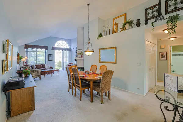 342 Ashford CIR #2, Bartlett, IL 60103