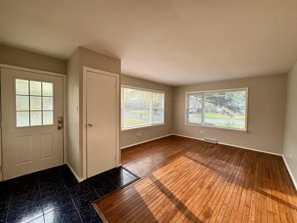 4230 Barry LN, Oak Forest, IL 60452