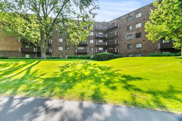840 Wellington AVE #315, Elk Grove Village, IL 60007