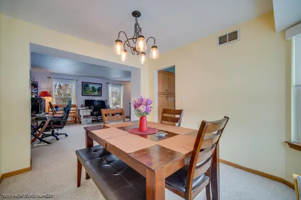 1465 Bridgeport LN, Aurora, IL 60504