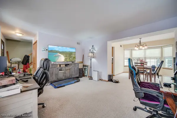 1465 Bridgeport LN, Aurora, IL 60504