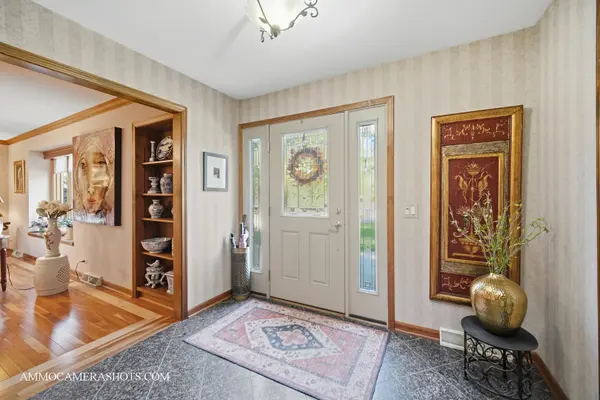 12 Highgate CT, St. Charles, IL 60174