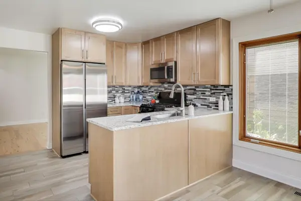 404 Tracy TER, Des Plaines, IL 60016
