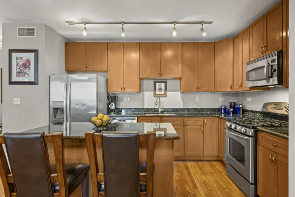 331 S Ridgeland AVE #B, Oak Park, IL 60302