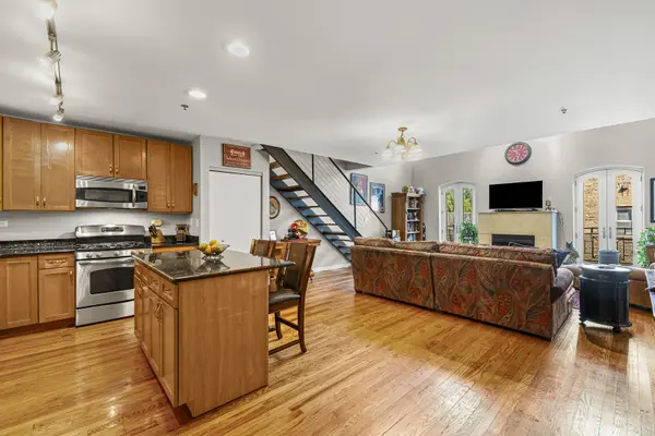 331 S Ridgeland AVE #B, Oak Park, IL 60302