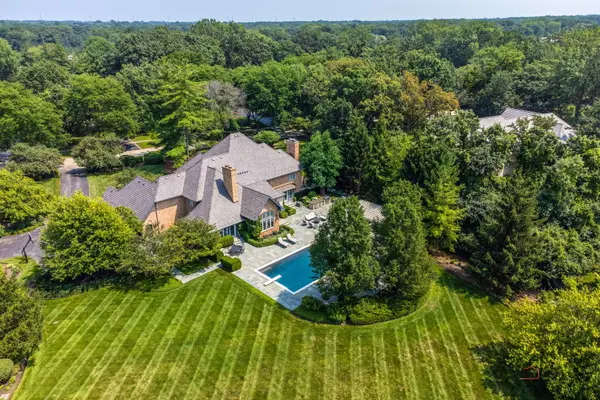 1090 Evergreen DR, Lake Forest, IL 60045
