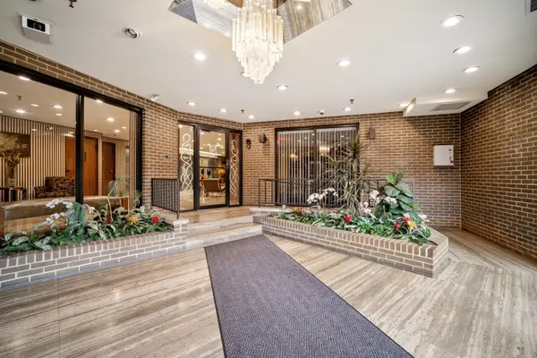 7201 N Lincoln AVE #301, Lincolnwood, IL 60712