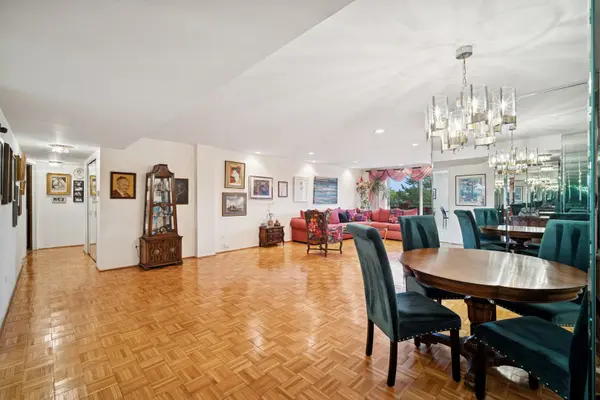 7201 N Lincoln AVE #301, Lincolnwood, IL 60712