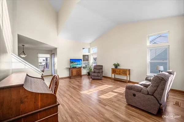 1438 Westbury CIR, North Aurora, IL 60542