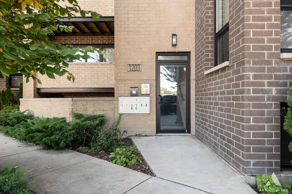 1203 W Superior ST #3C, Chicago, IL 60642