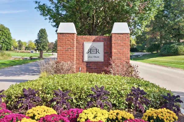 37W004 Ridgewood DR, St. Charles, IL 60175