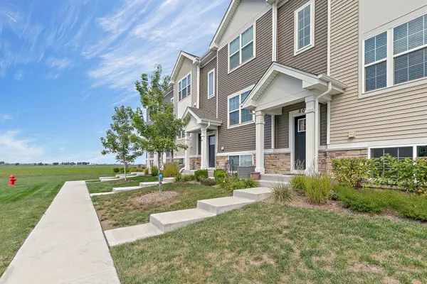 804 Briar Glen CT, Hampshire, IL 60140