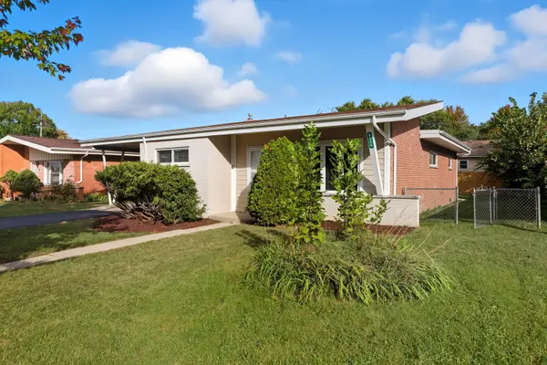 8554 W Bruce DR, Niles, IL 60714