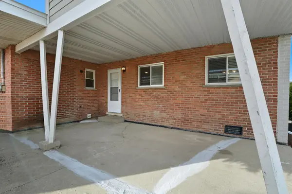 8554 W Bruce DR, Niles, IL 60714