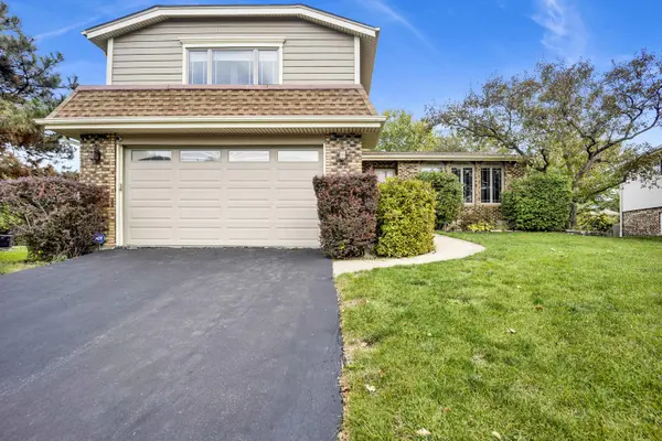 823 N Harrow CT, Addison, IL 60101