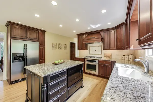 2098 Fall Brook DR, Naperville, IL 60565
