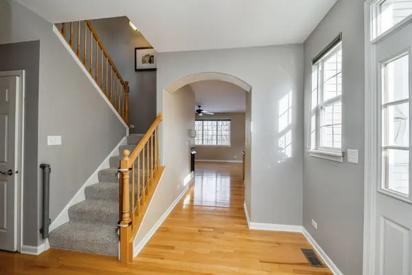 290 Remington DR, St. Charles, IL 60175