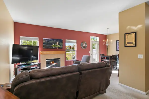 2706 Kendall XING, Mchenry, IL 60051