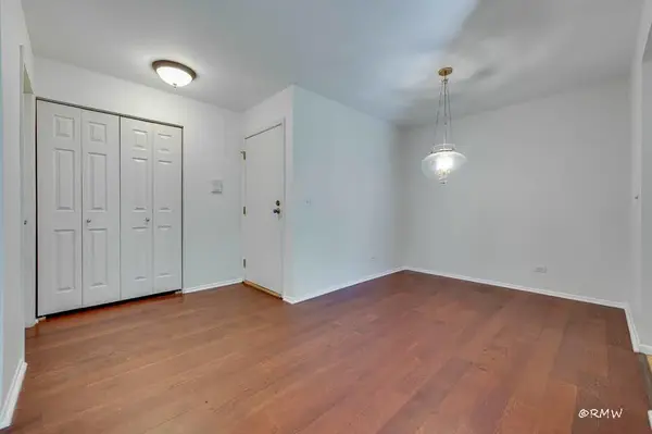 1251 Williamsburg DR #D-1, Schaumburg, IL 60193