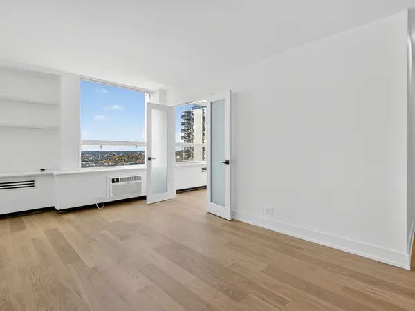 1455 N Sandburg TER #2403, Chicago, IL 60610