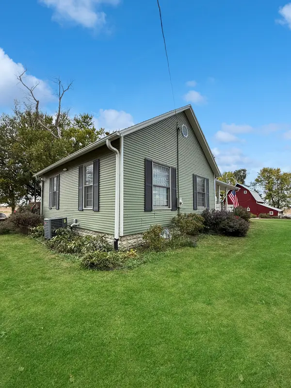 30789 5 Points RD, Kingston, IL 60145